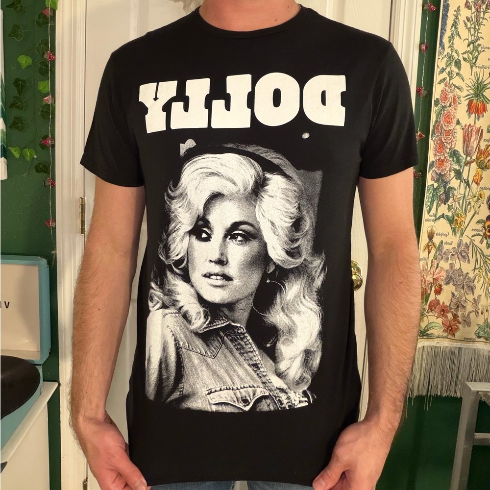 Hot Topic Black Dolly Graphic Tee